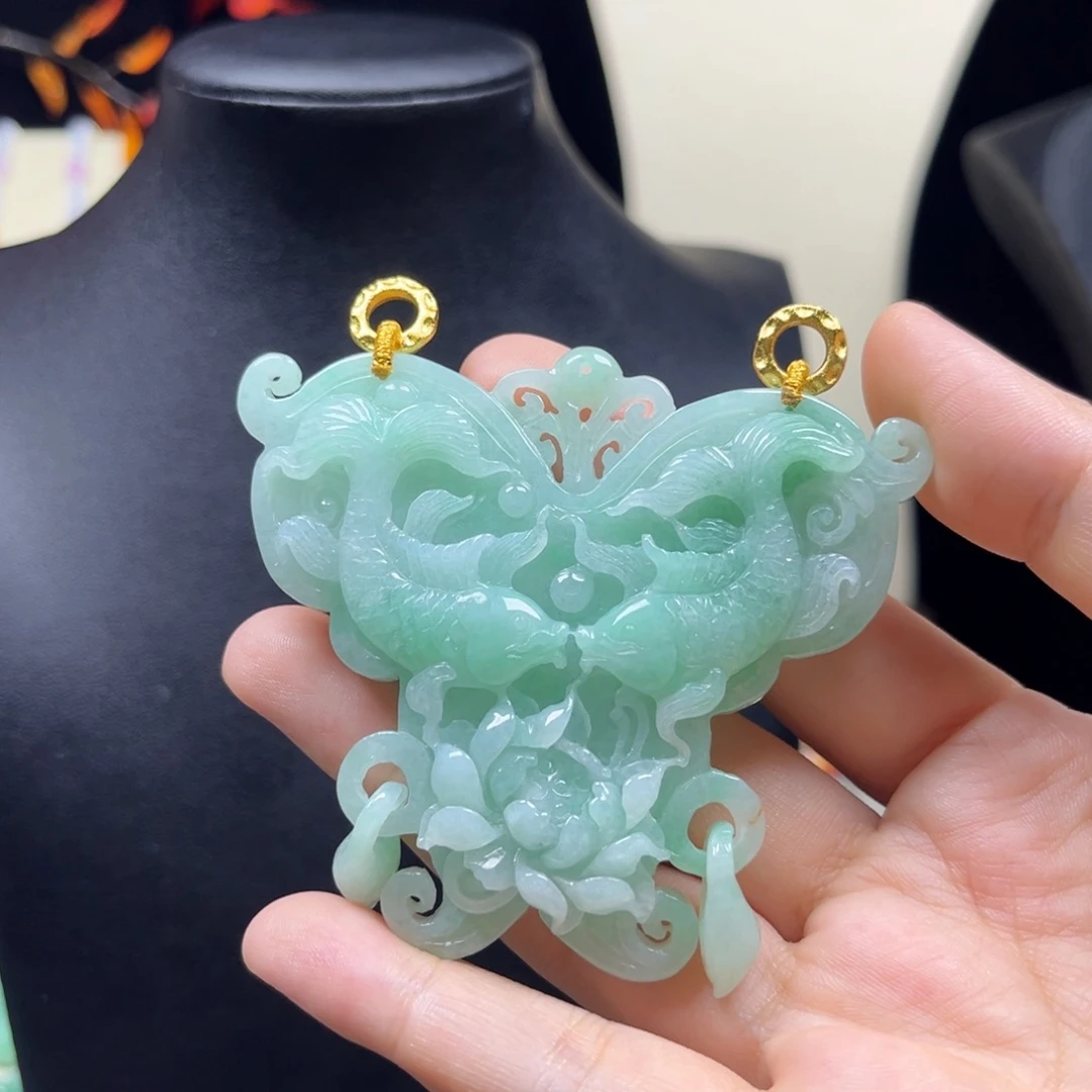 翡翠未镶嵌颈饰蝴蝶