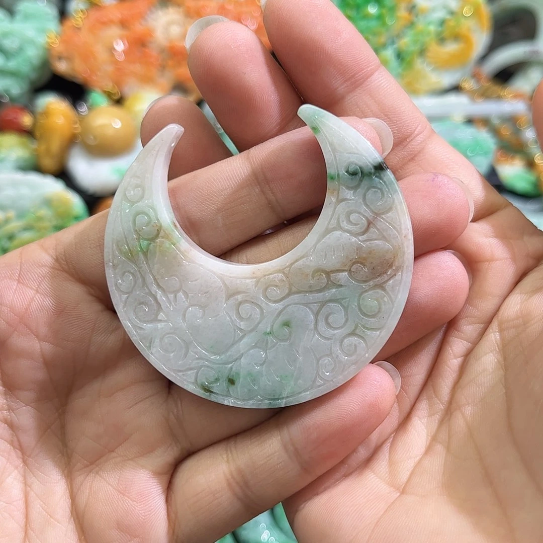 翡翠未镶嵌颈饰待编织