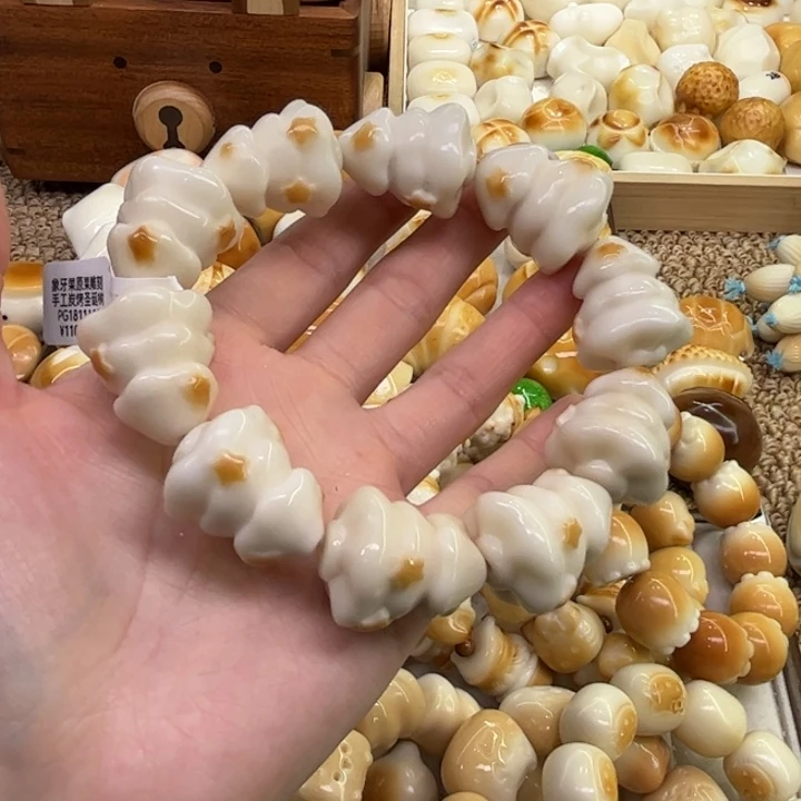 把件菩提根/象牙果12.19.26象牙果炭烤圣诞树