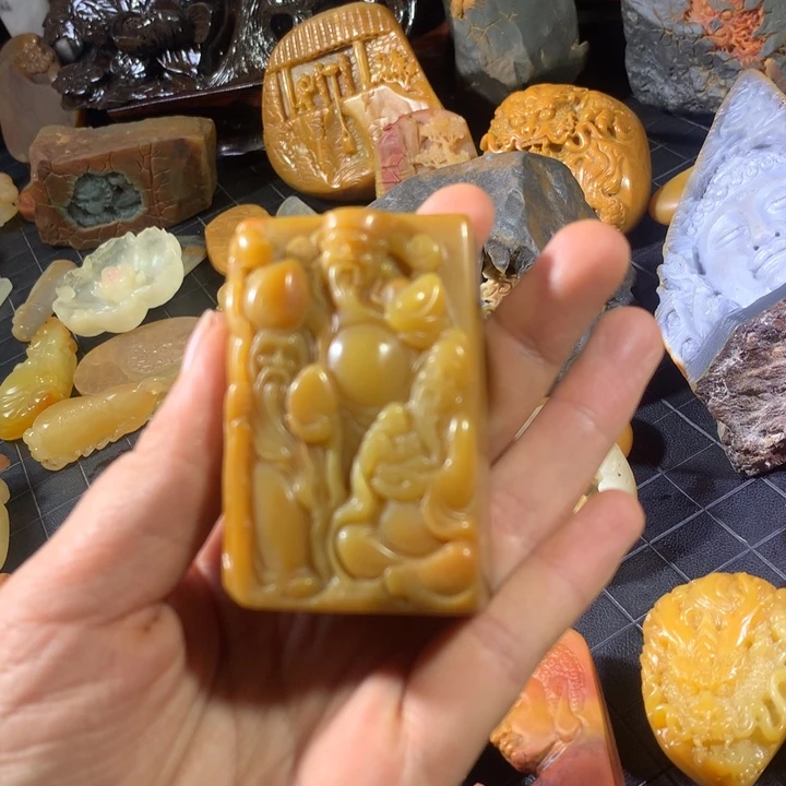 石英质玉（黄龙玉）未镶嵌颈饰