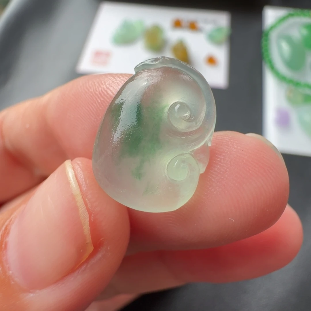 定制翡翠未镶嵌高冰飘绿花如意