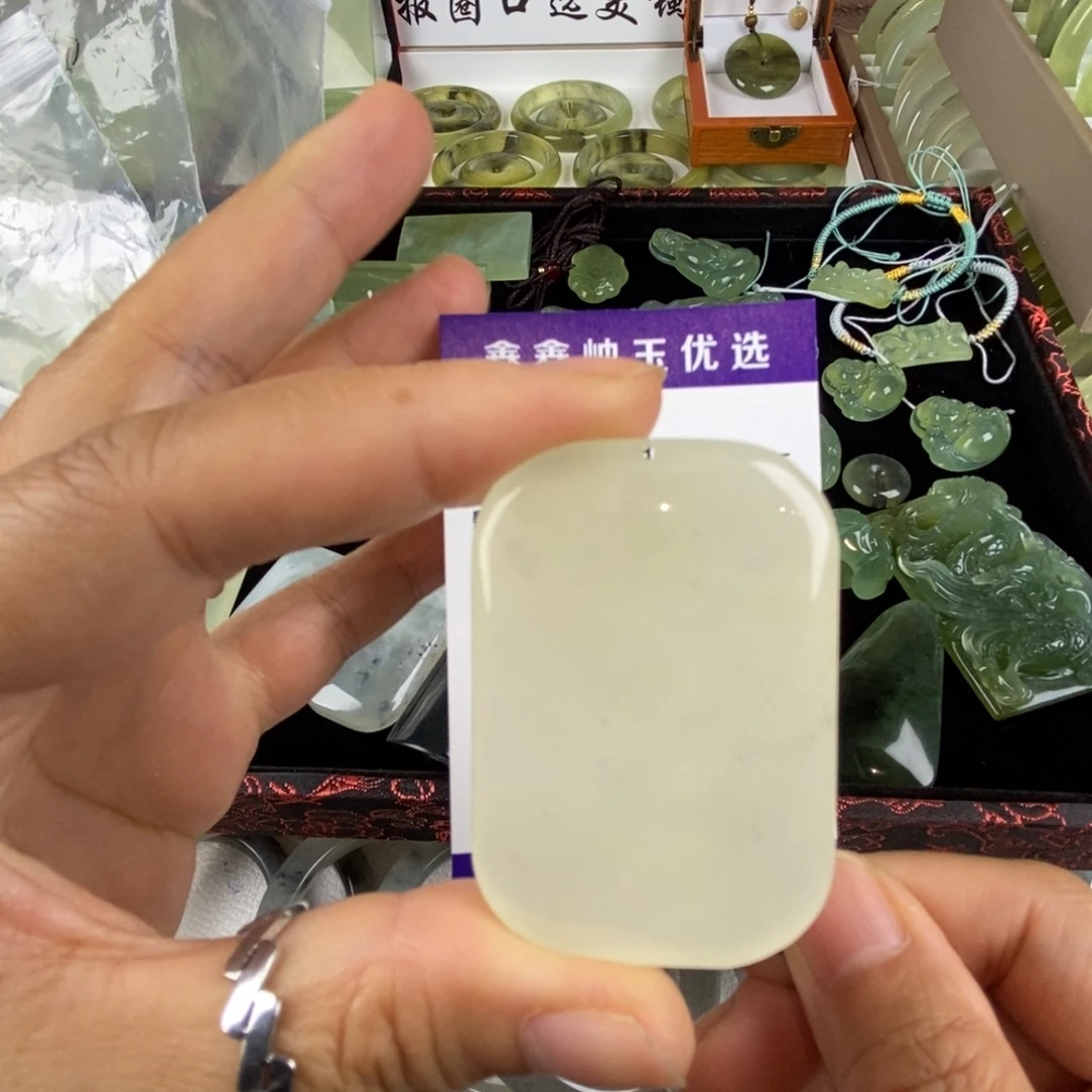 未镶嵌蛇纹石玉颈饰