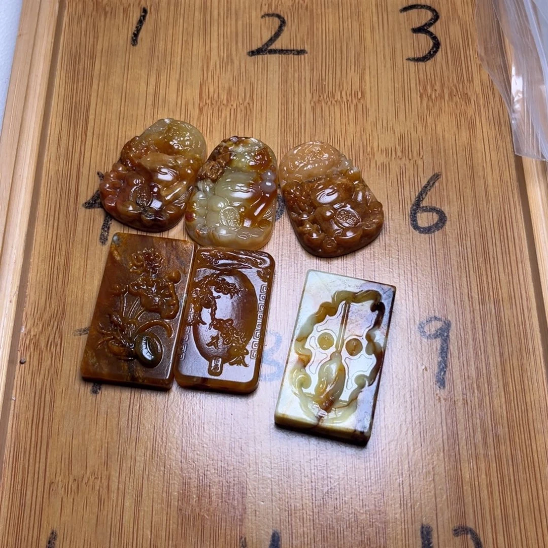 三***镜蛇纹石玉未镶嵌颈饰