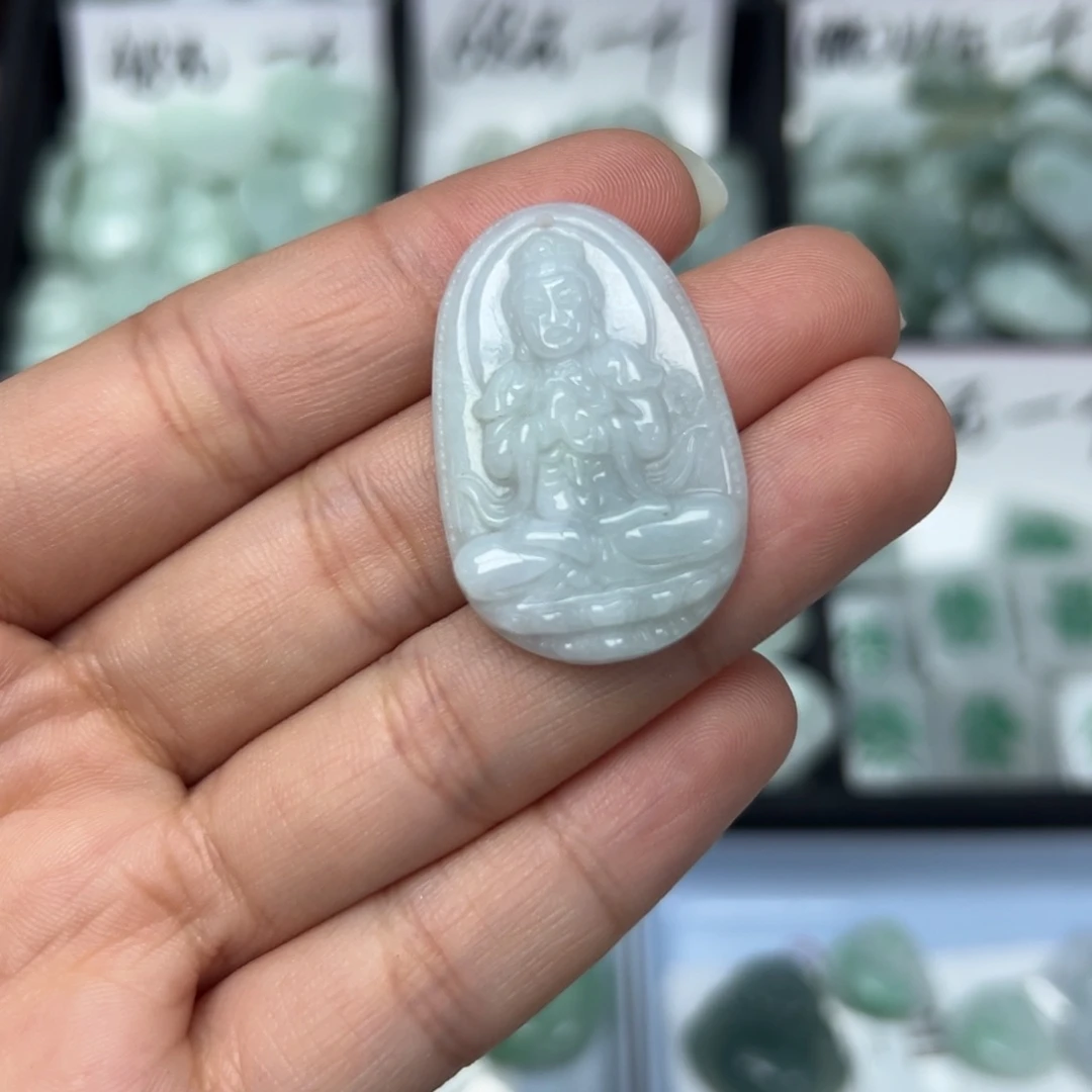 翡翠颈饰未镶嵌?*宝大日