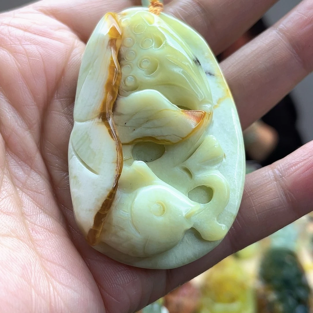 蛇纹石玉颈饰未镶嵌