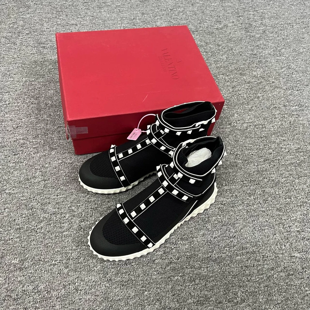 99新 Valentino/华伦天奴 华伦天奴 铆钉休闲鞋38码