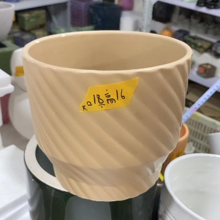 陶盆有孔 瑕疵针孔漏釉介意勿拍外口 18外高15