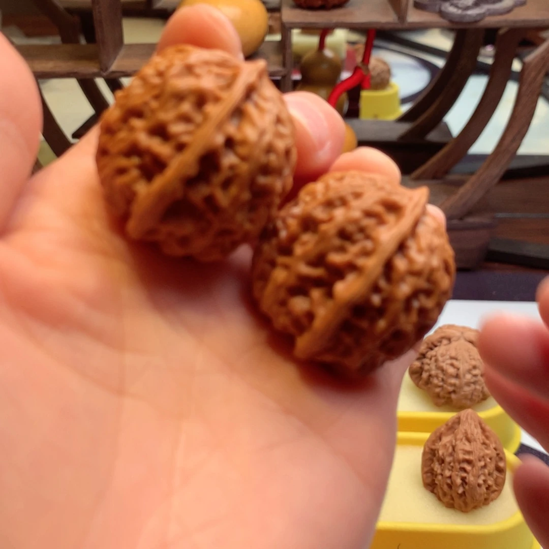 文玩核桃手串金牛。   6号