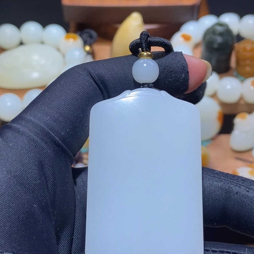 改***己和田玉未镶嵌颈饰