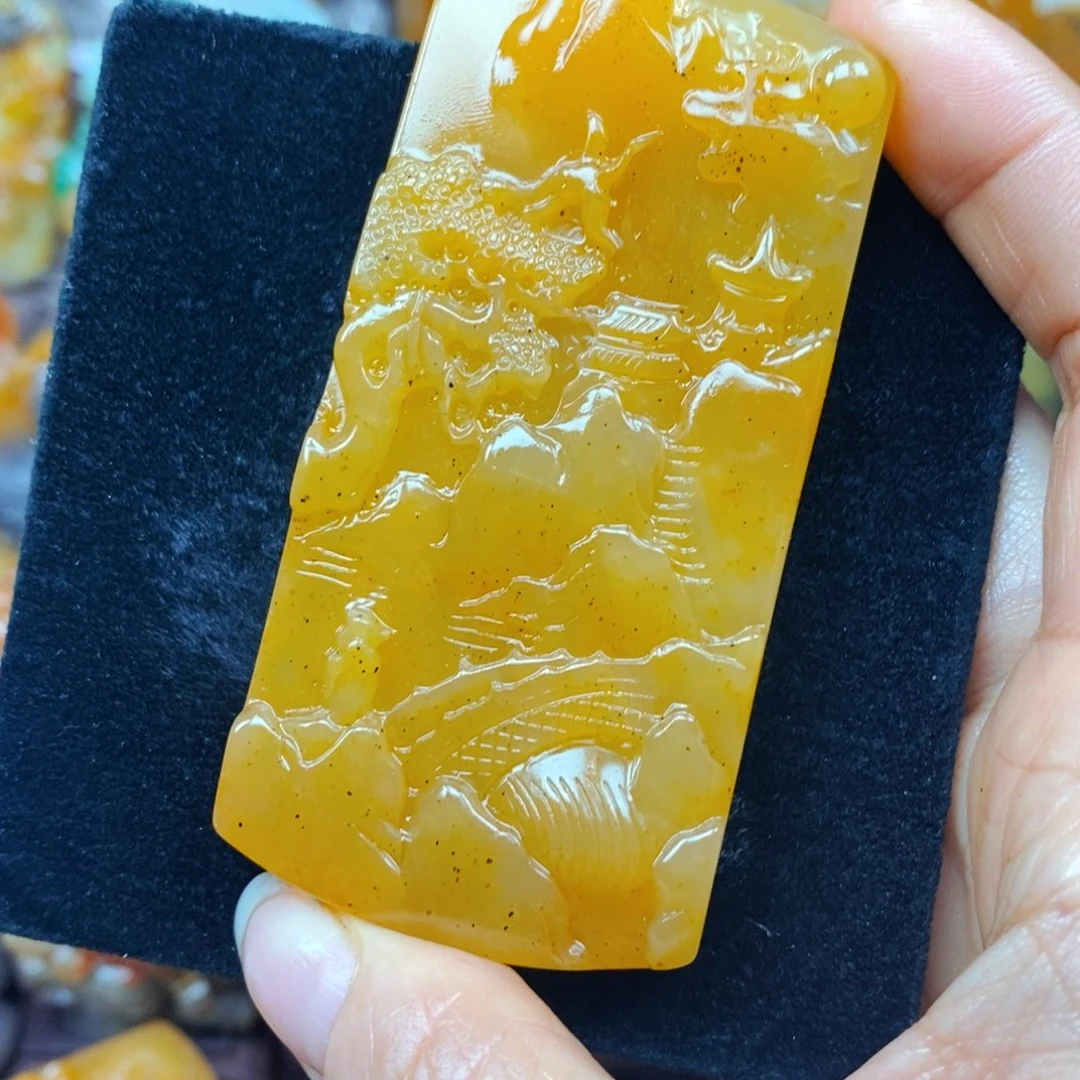 未镶嵌石英质玉（黄龙玉）颈饰