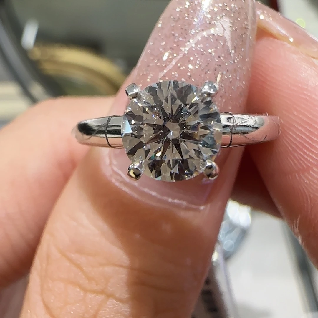 实验室培育钻石18K金镶嵌经典四爪（粗版）1卡