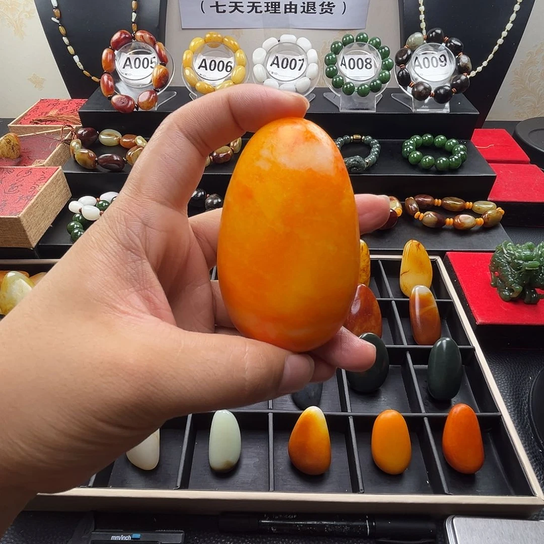 冷***毅和田玉未镶嵌吊坠(赠链)