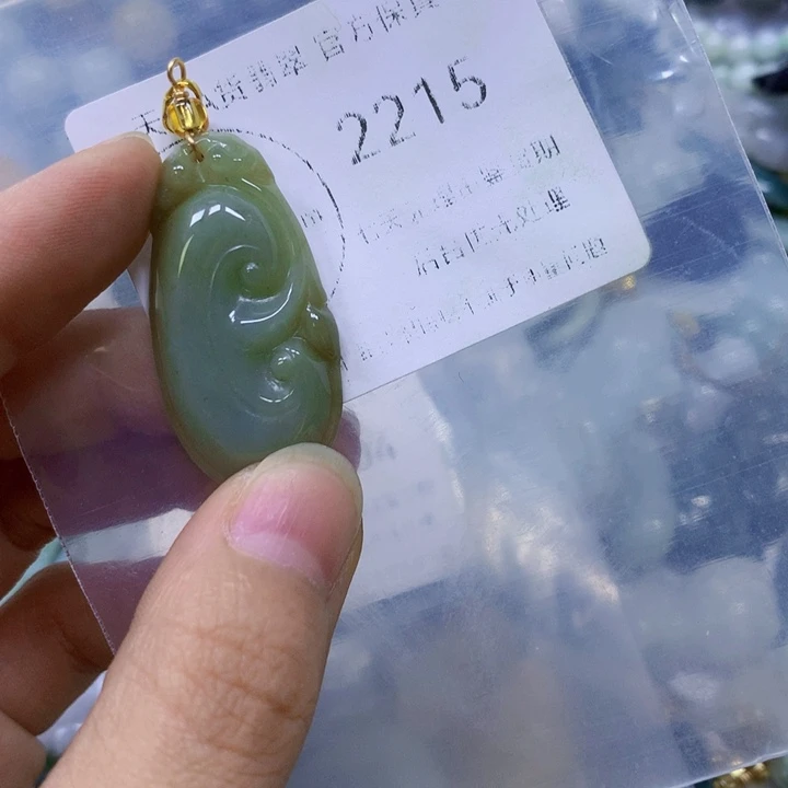 翡翠足银镶嵌颈饰翡翠