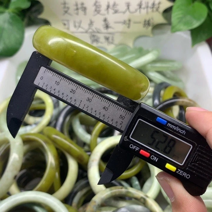 蛇纹石玉未镶嵌手镯35