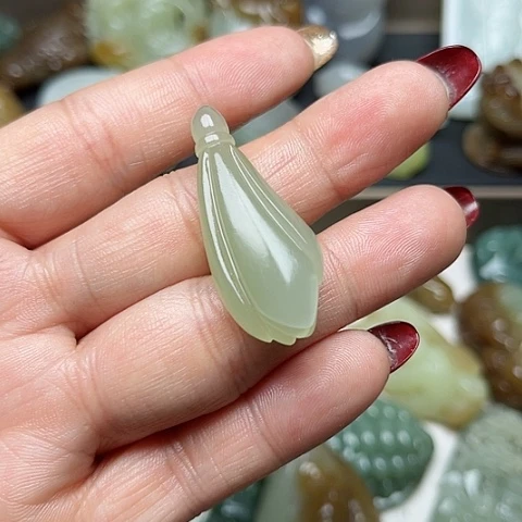 和田玉颈饰未镶嵌龍**人