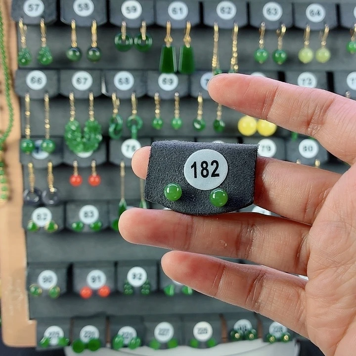 和田玉18K金镶嵌耳饰