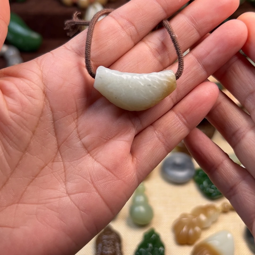 和田玉（糖玉）未镶嵌颈饰