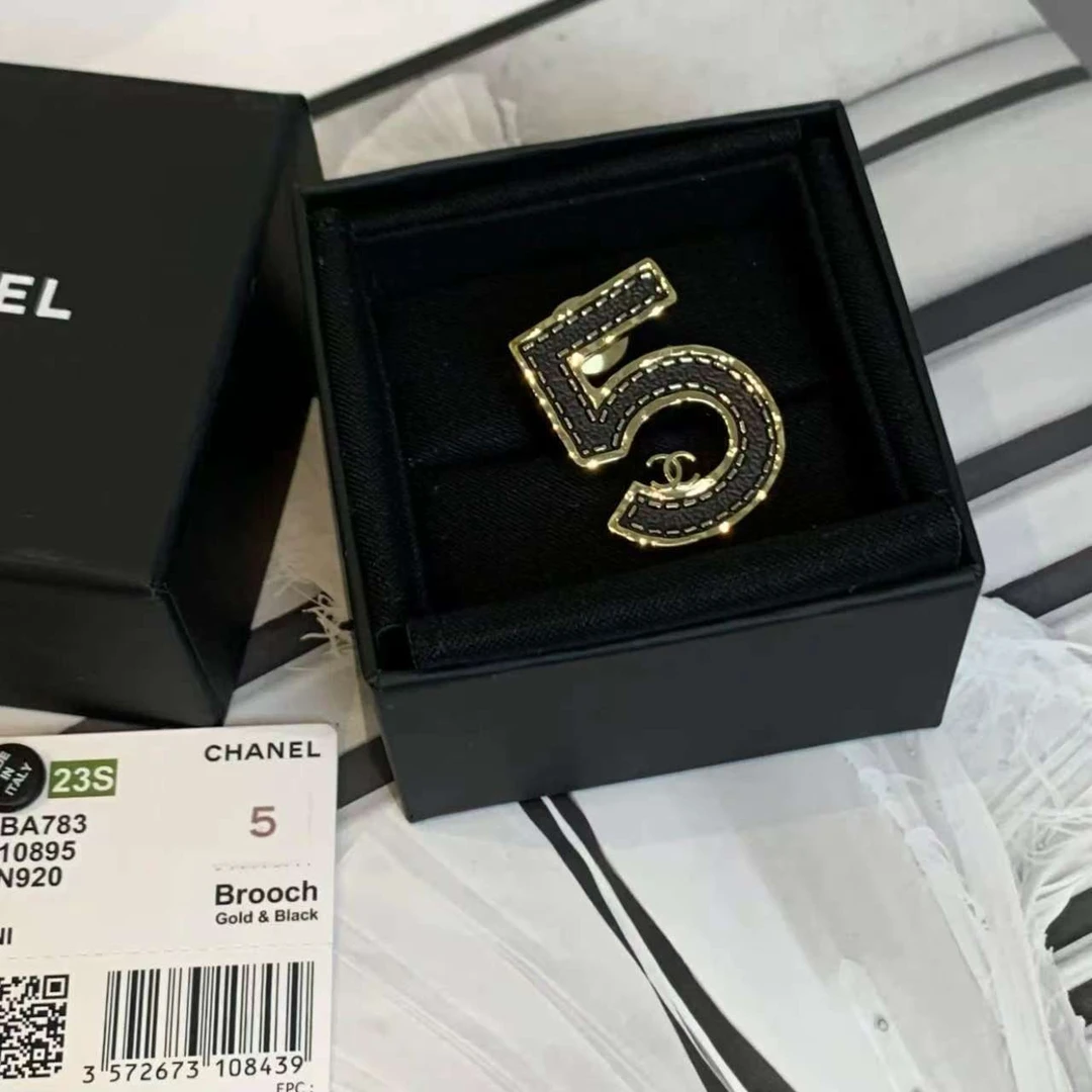 99新 Chanel/香奈儿 23S数字5号胸针/ 87815702/代卖服务/12期