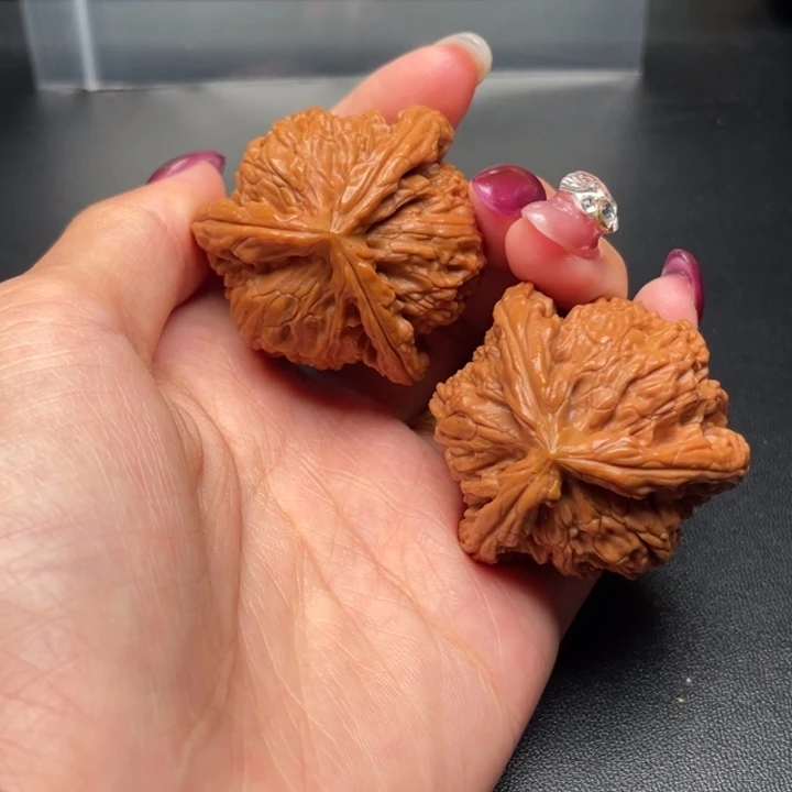 B***B吊坠文玩核桃白狮子