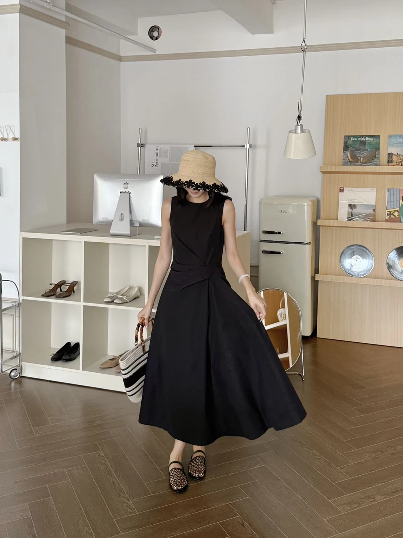 NUBIKK la无袖收腰连衣裙