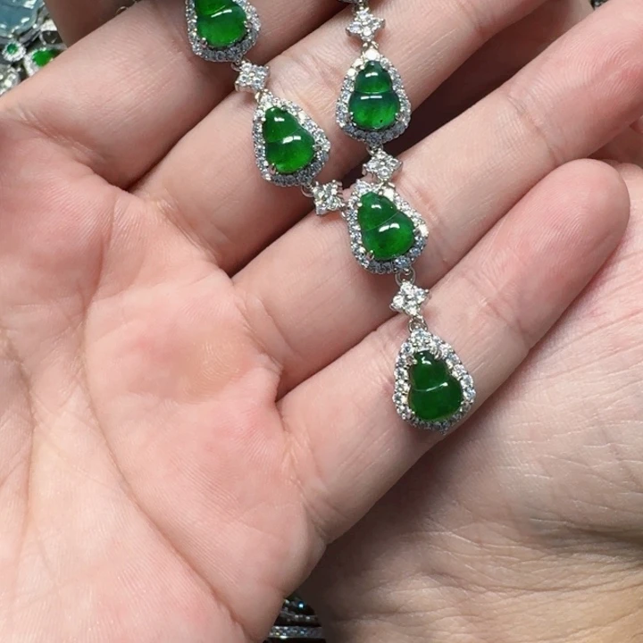 翡翠未镶嵌颈饰天然A货翡翠放漏