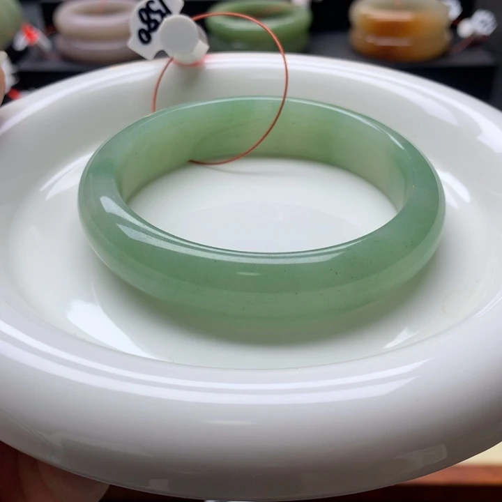 未镶嵌手镯石英岩玉