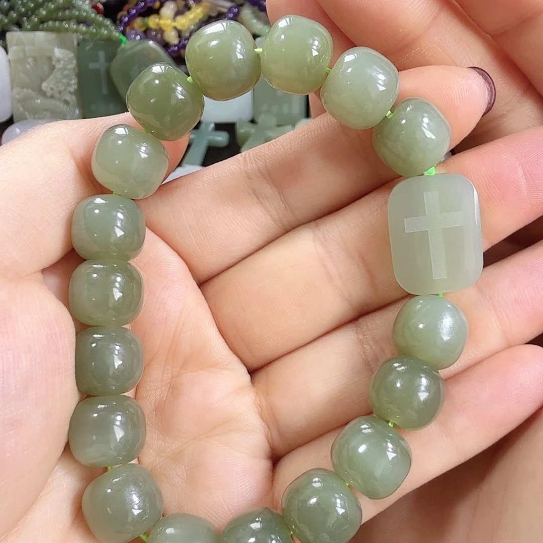 小***哥和田玉未镶嵌颈饰