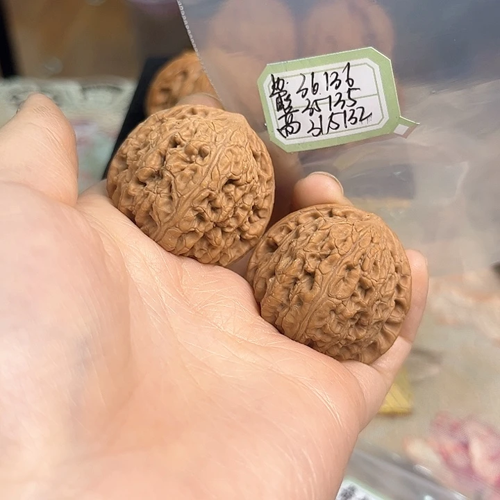 文玩核桃把件密纹狮子头