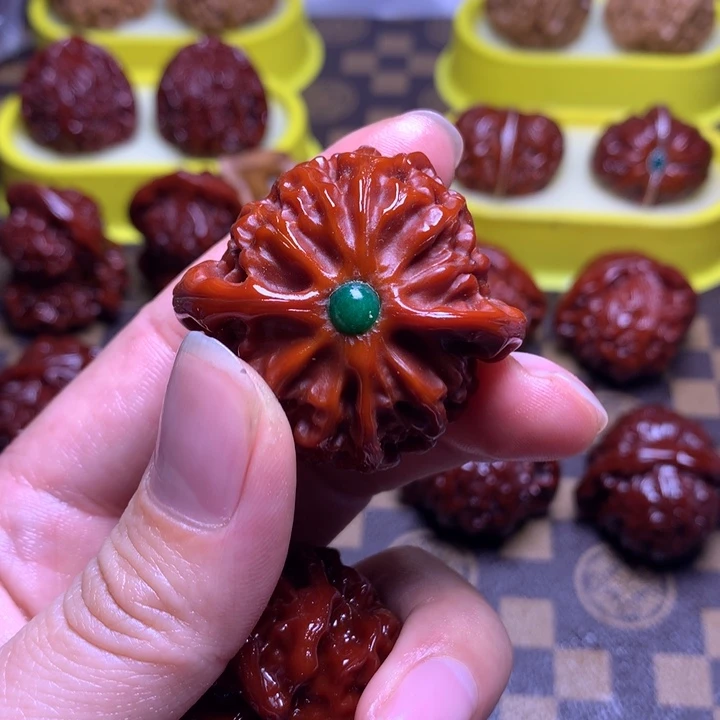 文玩核桃把件尼****蛋核桃镶嵌