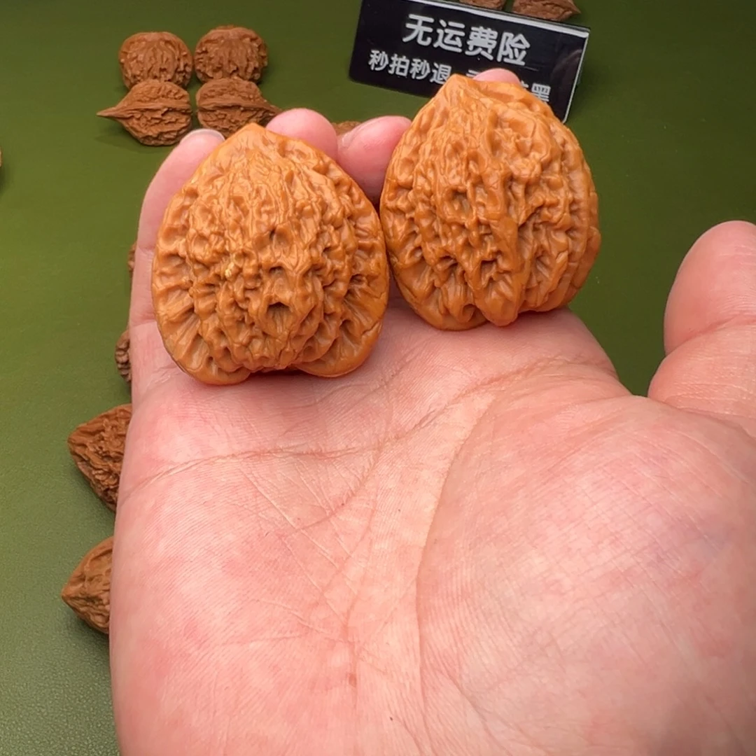 ꧁***꧂猴头核桃吊坠金公子