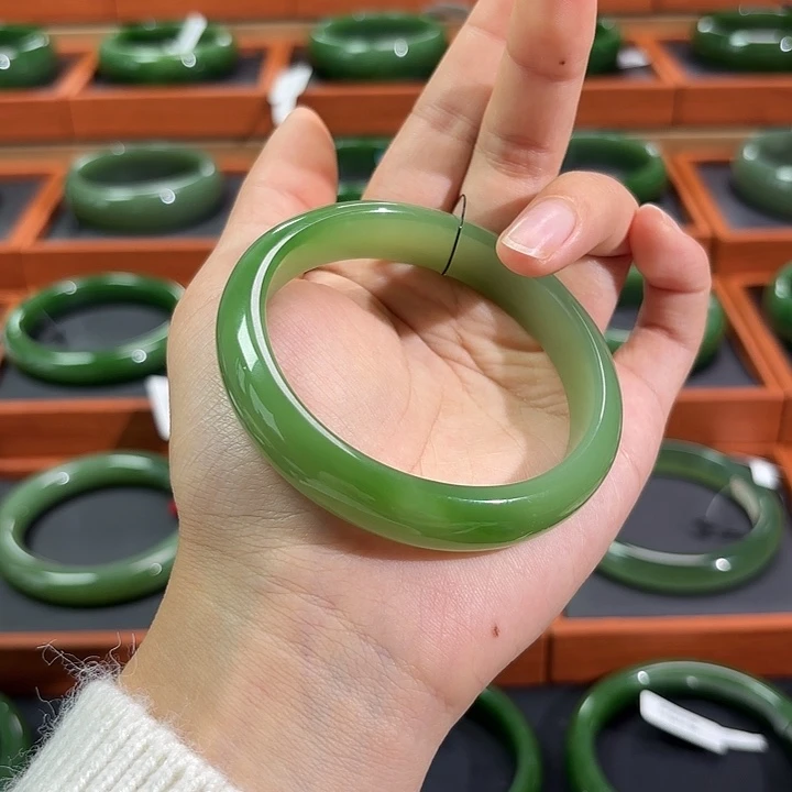 和田玉（碧玉）未镶嵌手镯