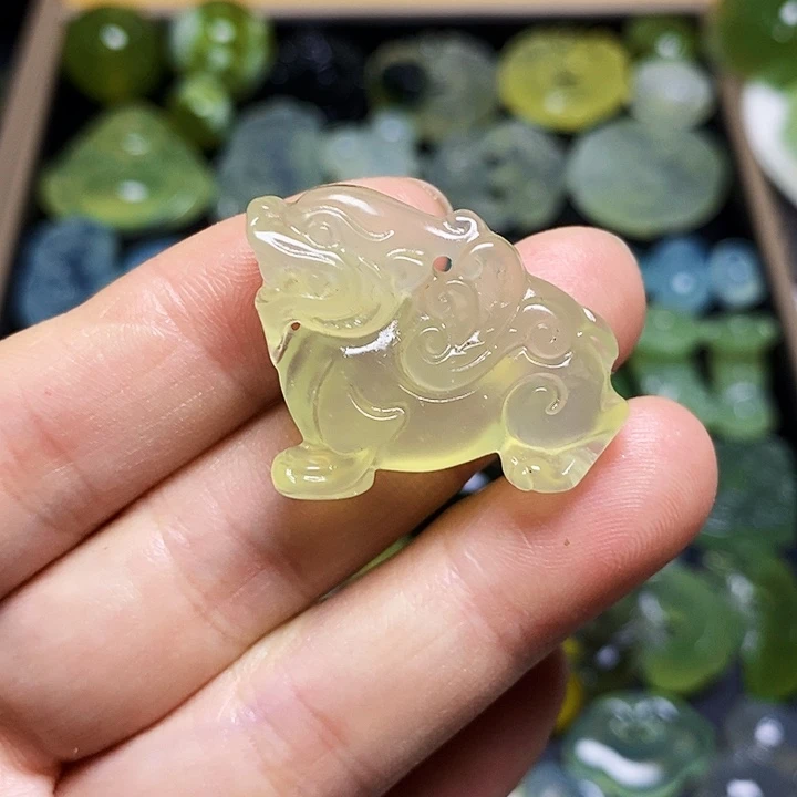 蛇纹石玉未镶嵌颈饰