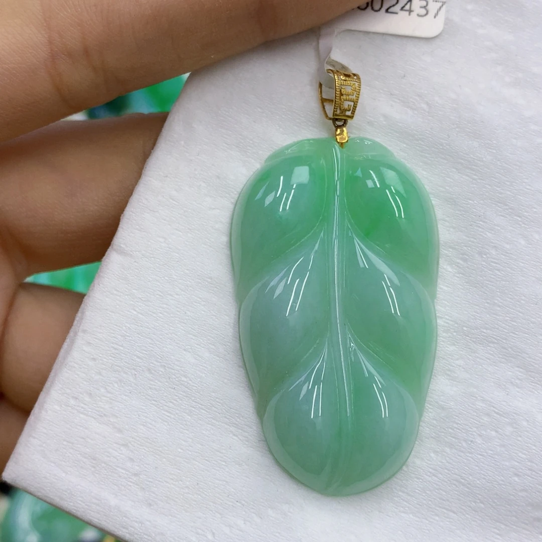 翡翠18K金镶嵌颈饰翡翠