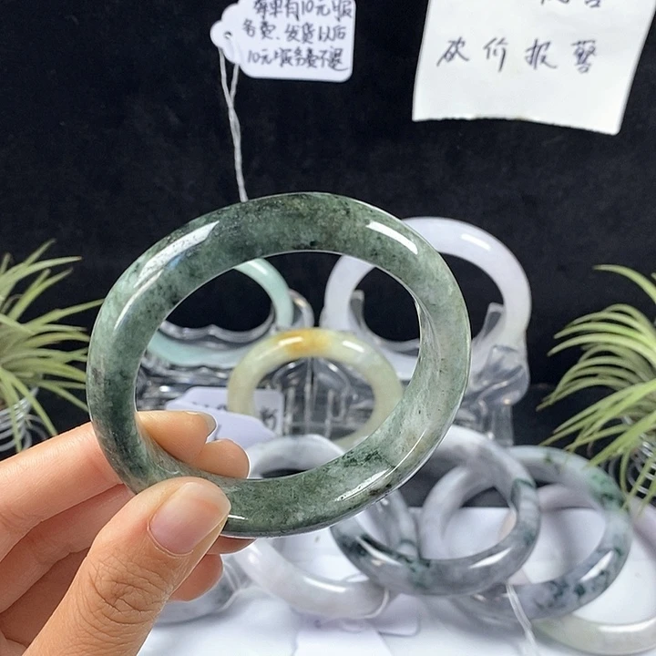 翡翠未镶嵌手镯87号。 56圈