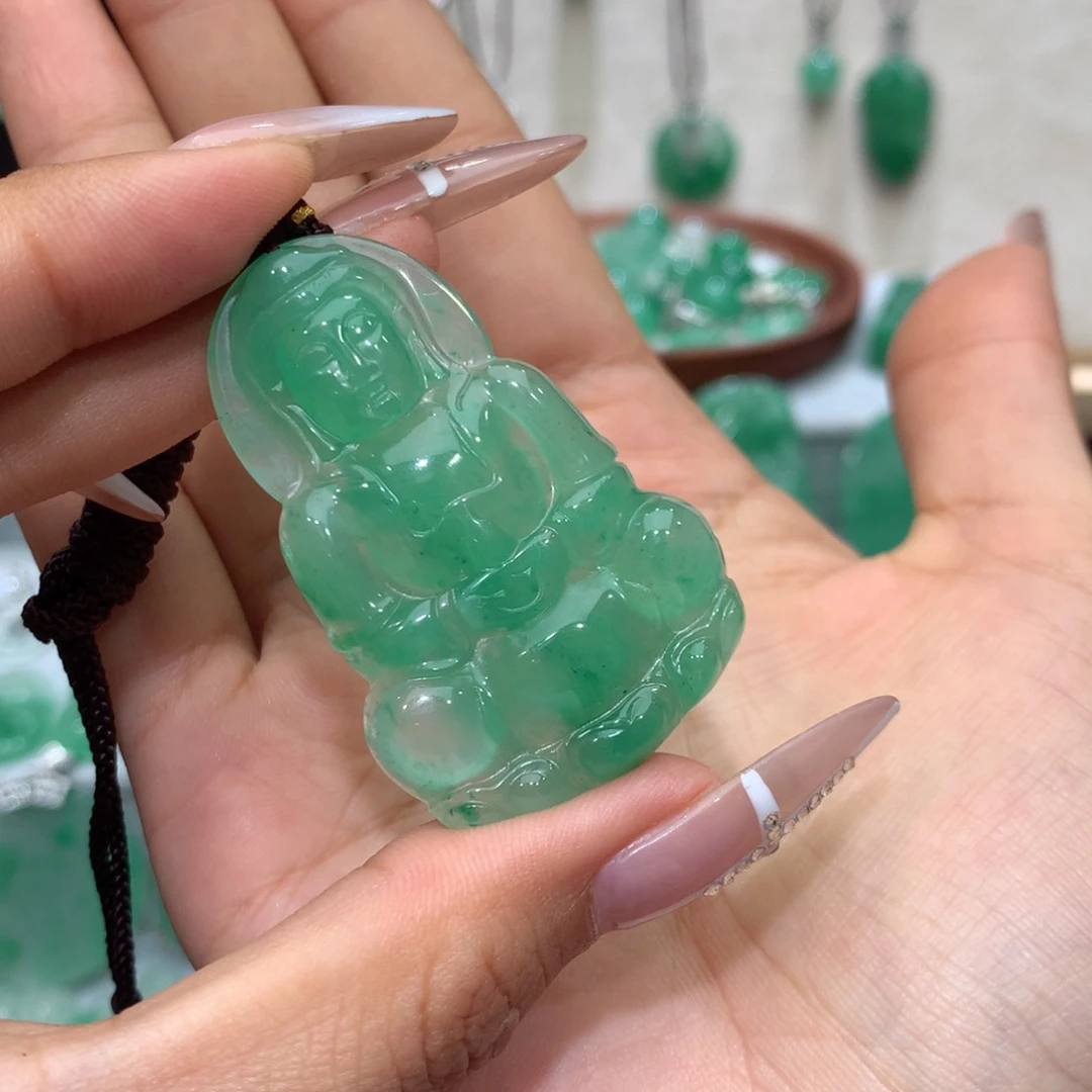 石英质玉（非洲翠）未镶嵌颈饰
