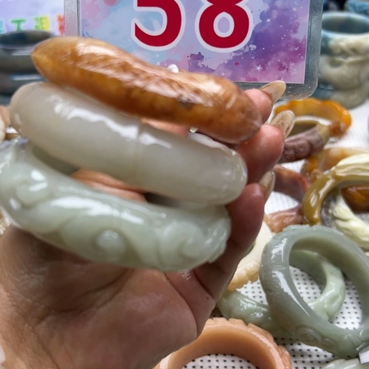 石英岩玉手镯未镶嵌