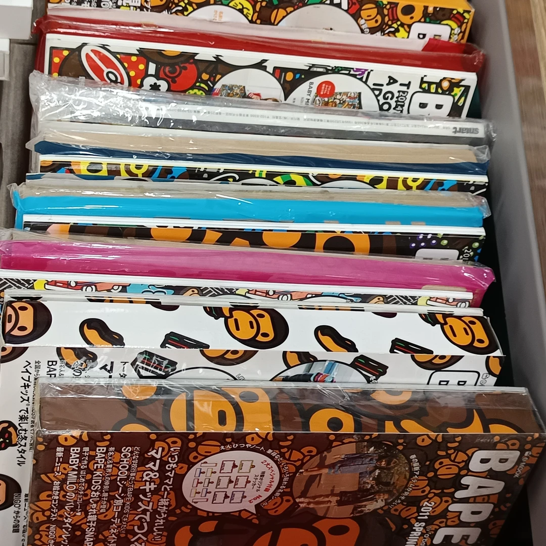 【小白】Bape系列杂志，含惊喜，随机发货不指定