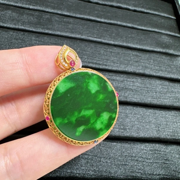 天然缅甸翡翠A货辣绿平安圆牌吊坠18K金镶嵌
