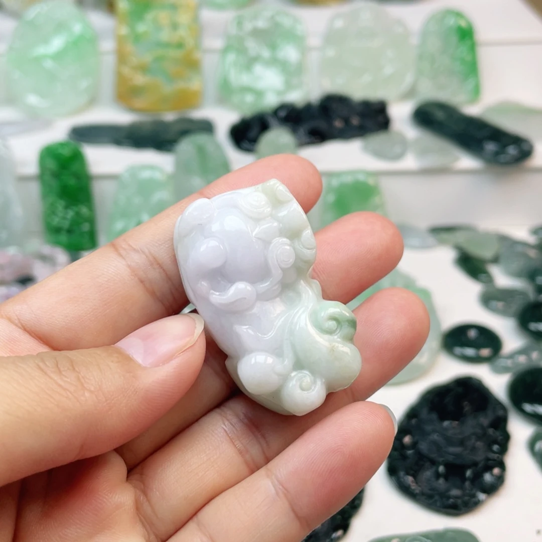 翡翠颈饰未镶嵌貔貅