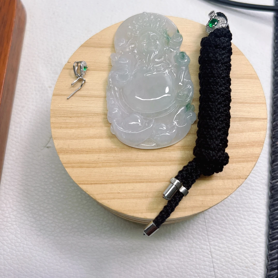 只买单纯的吊坠，没带链子，属的性质。吊坠 圆形底座拍照财神挂件