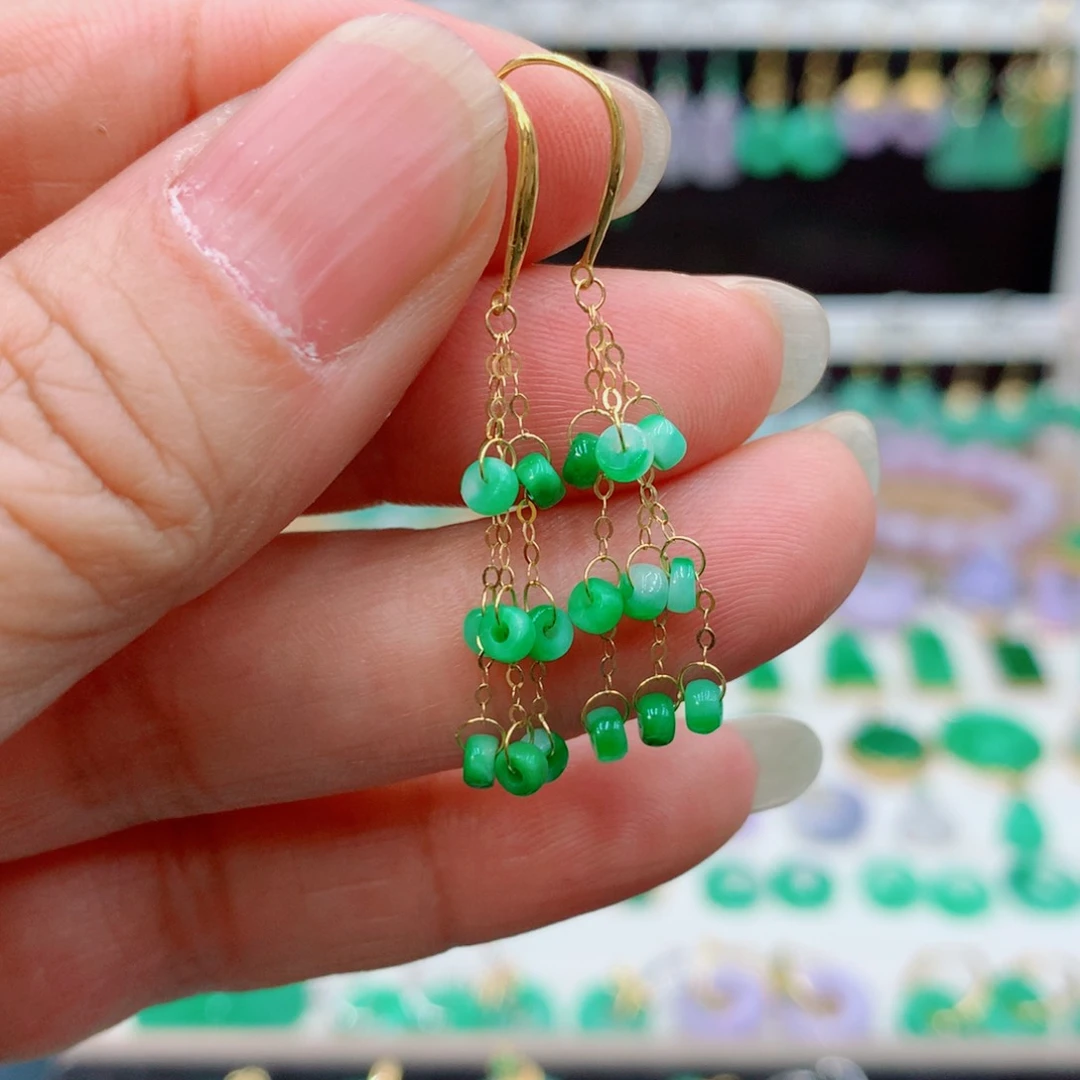 翡翠18K金镶嵌耳饰的