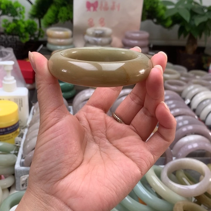 石英质玉未镶嵌手镯