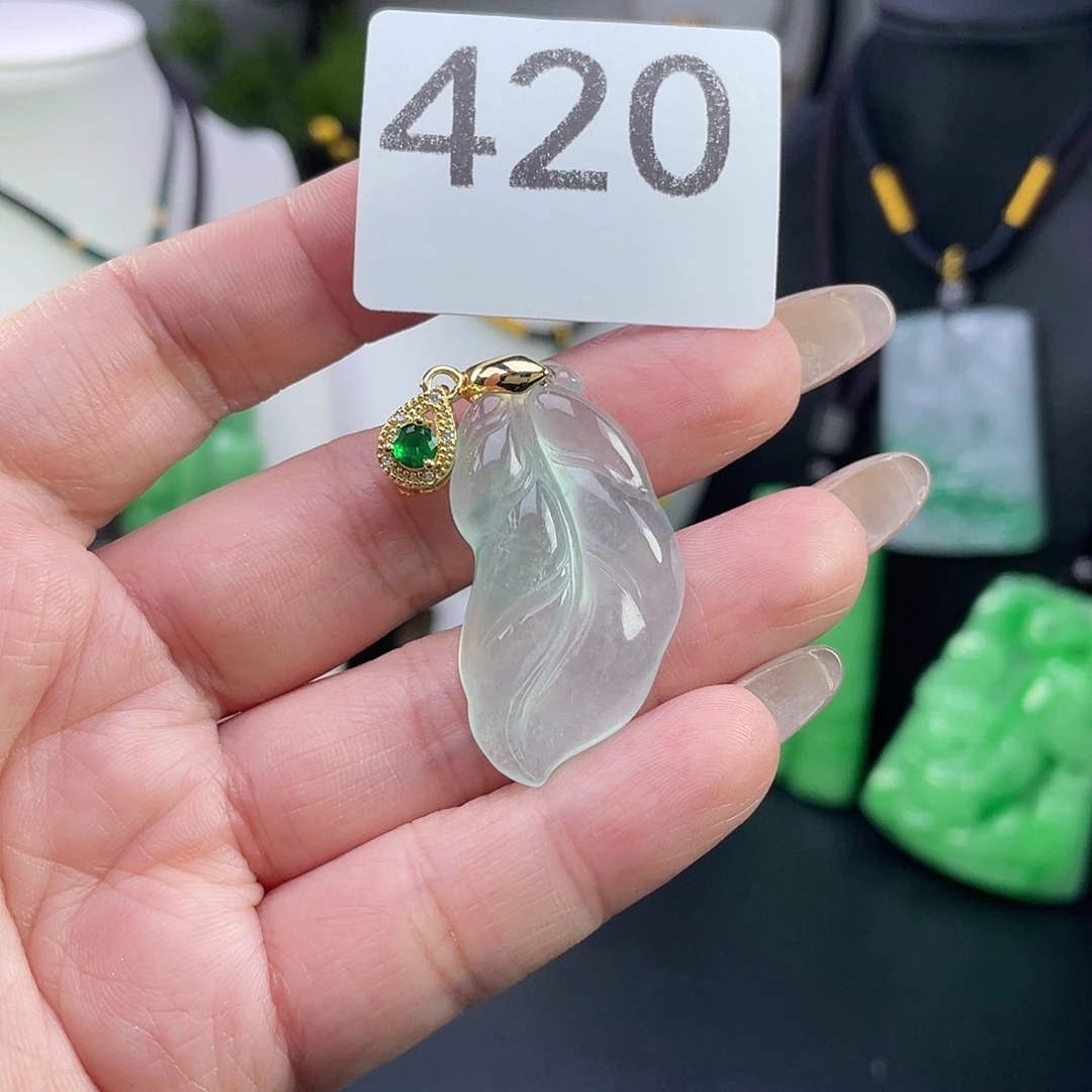 翡翠未镶嵌吊坠(赠链)