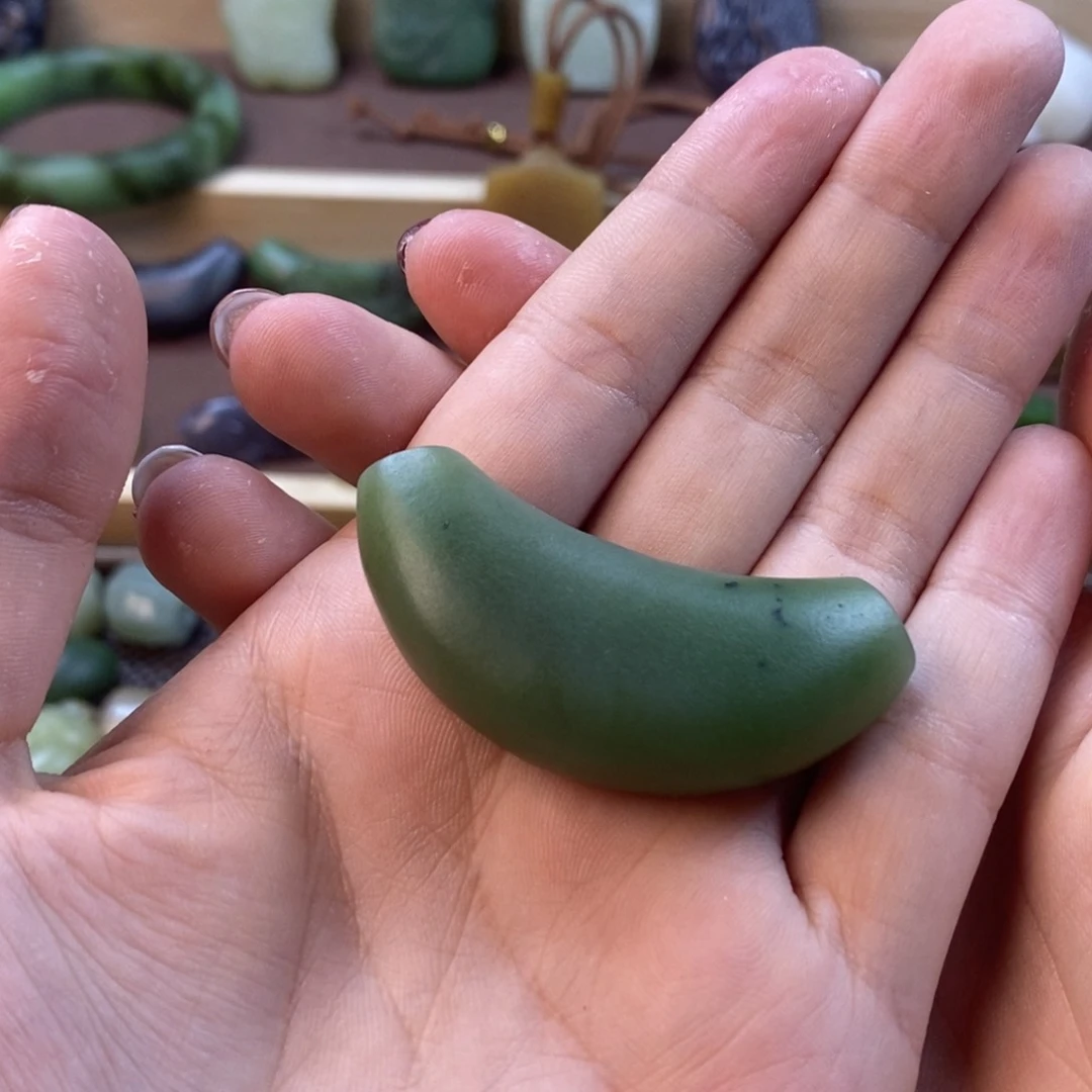 和田玉未镶嵌颈饰百**独定制