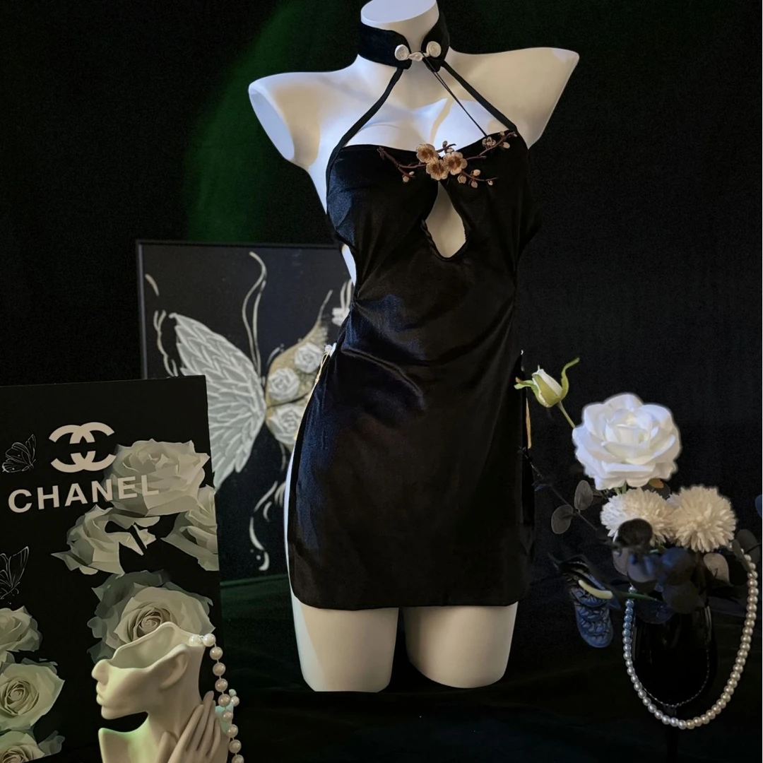 网红火辣性感梅花刺绣饰胸高开衩旗袍角色扮演纯欲裸背套装睡衣