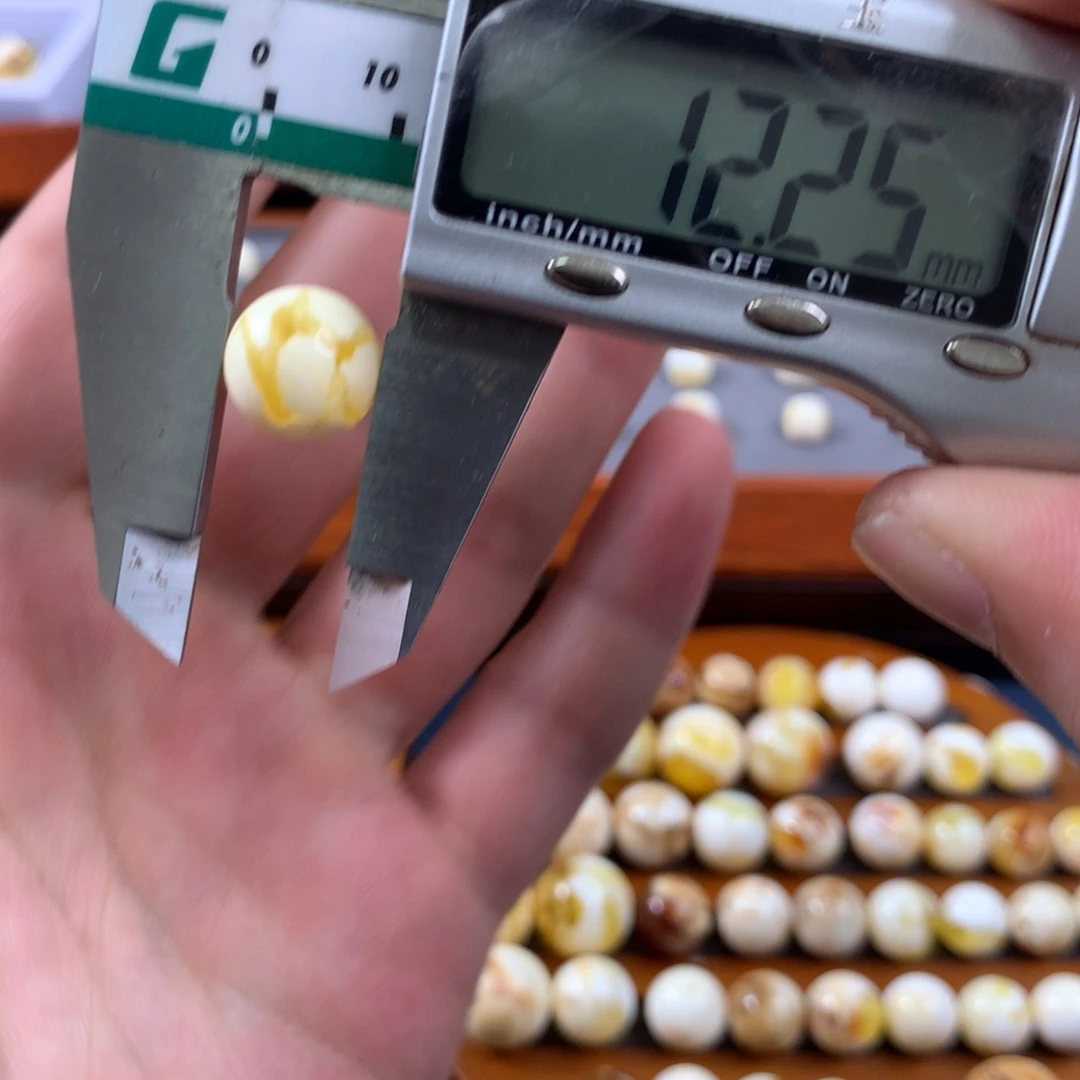 未镶嵌琥珀珠宝奇石