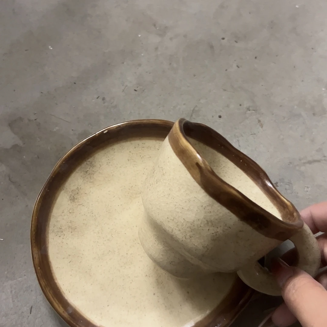 搪瓷微瑕咖色杯碟一套