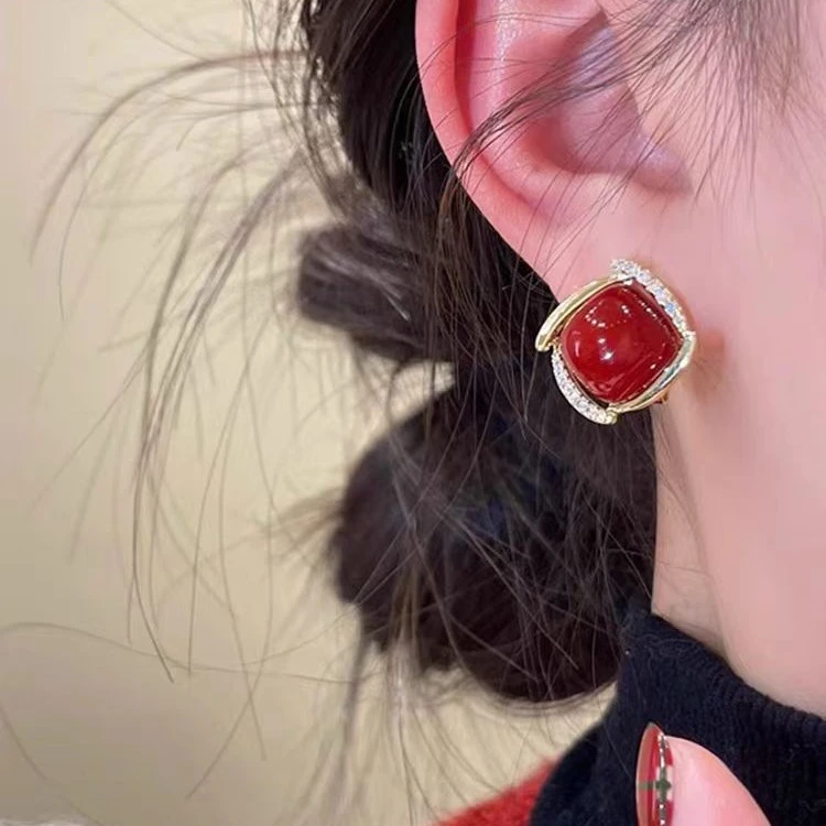 铜合金耳饰 【203】新款秋冬复古红色方形耳钉女小众设计感法式耳环