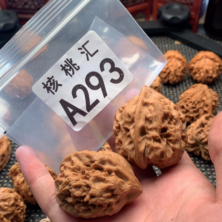 汪***哥吊坠文玩核桃火苗