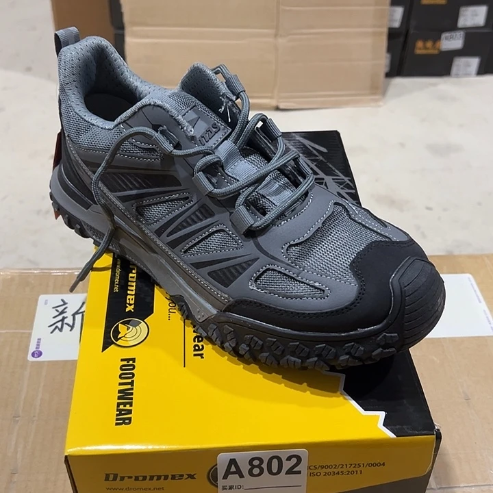 802号。43防砸防刺劳保鞋。鞋底磨损介意勿拍